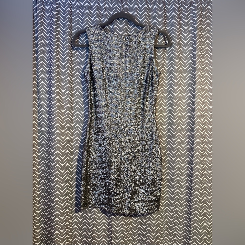 Dress The Population | Silver Sequined Mini Deep V Back Dress, Size M